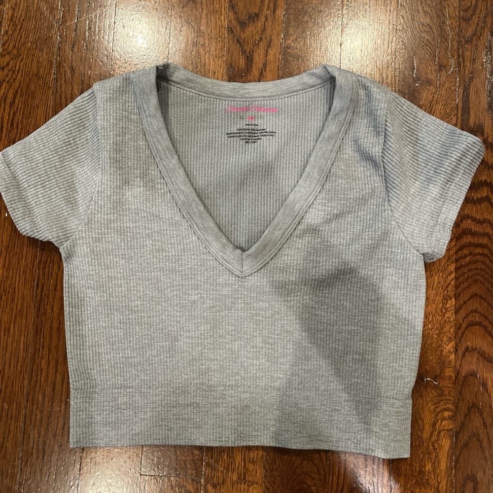 Suzette Gray V-Neck Ribbed Tee